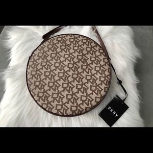 DKNY Crossbody👜